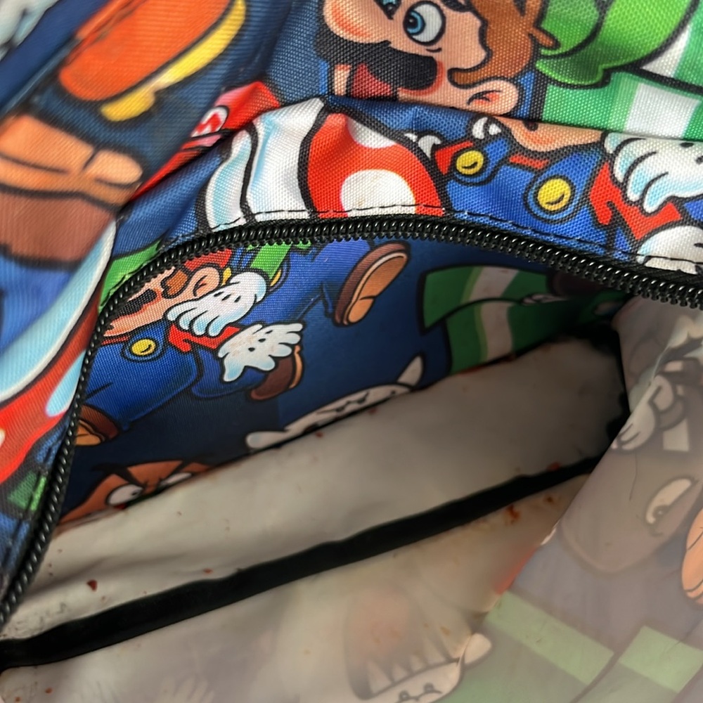 Super Mario backpack, Front zipper pocket. Exterior in excellent condition - Picture 10 of 10
